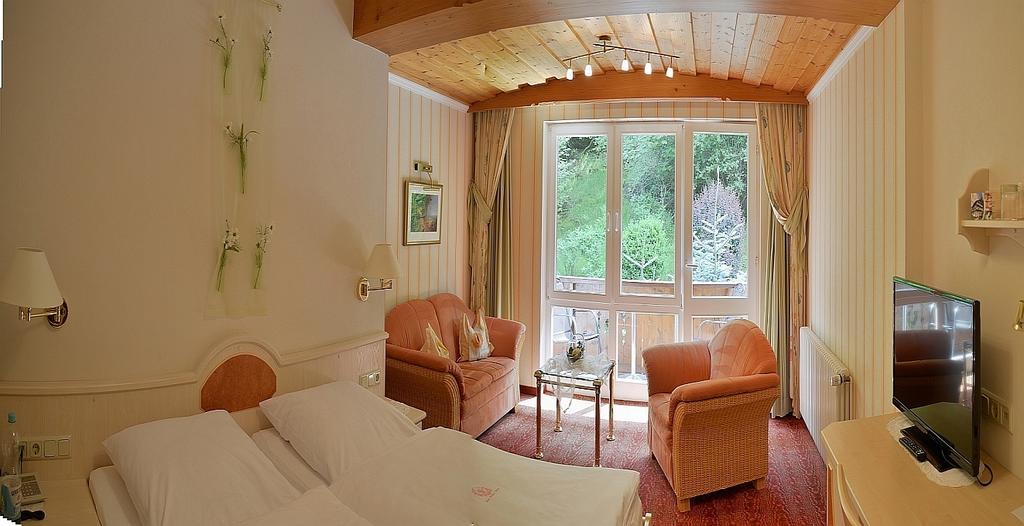 Hotel Zum Weissen Stein Kirchen  Room photo