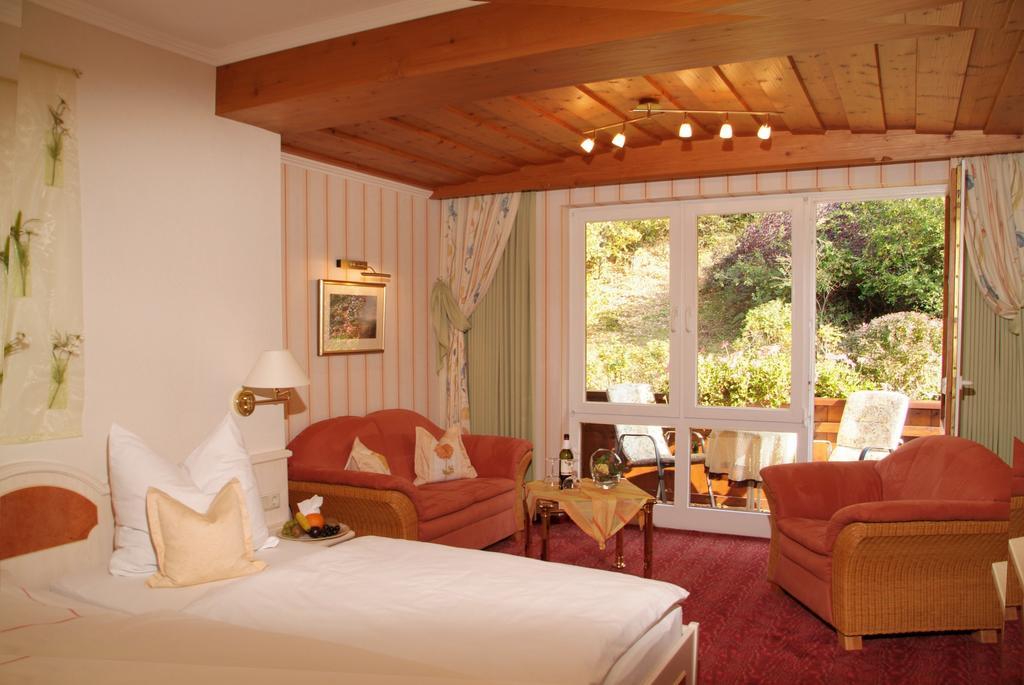 Hotel Zum Weissen Stein Kirchen  Room photo