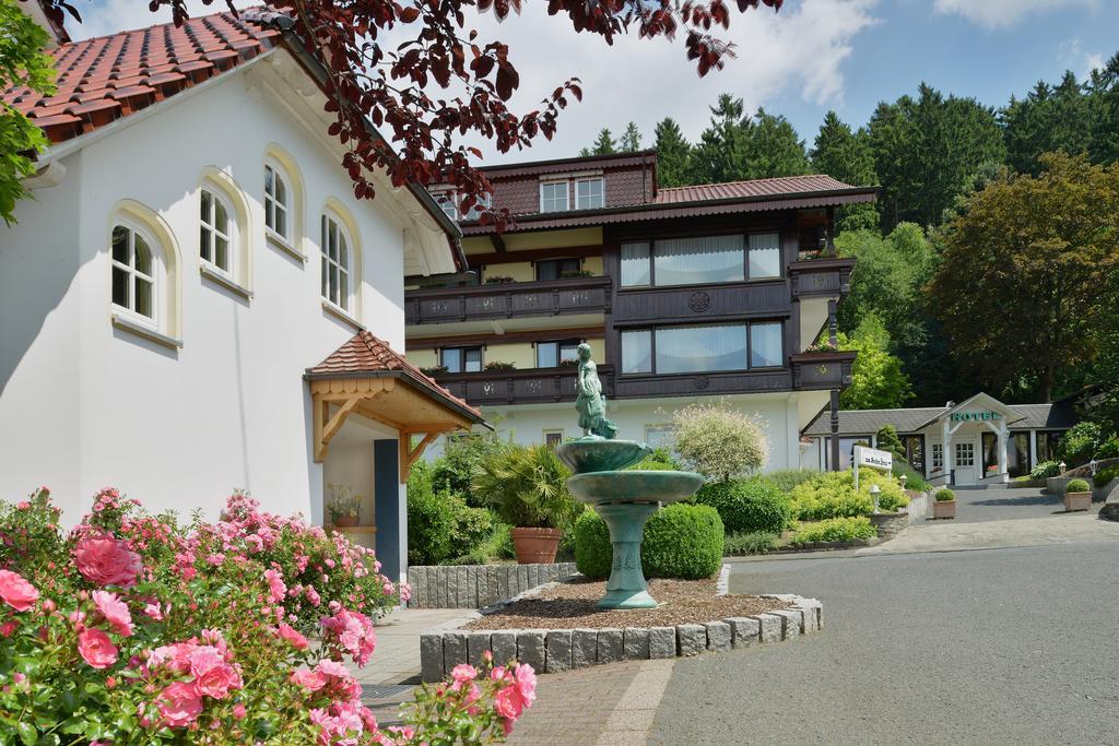 Hotel Zum Weissen Stein Kirchen  Exterior photo
